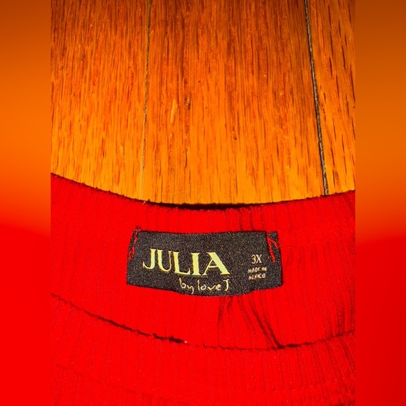 JULIA by Love J “Thank You Enjoy” Red Graphic Crop - Picture 2 of 5